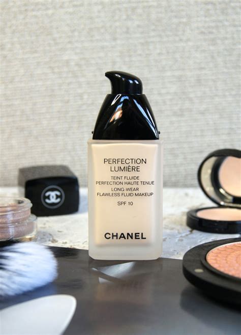 Chanel Perfection Lumiere Review and Swatches